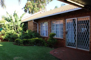 Cheerful 2 Bed with Braai Area 5min Waking distance to a Golf Course